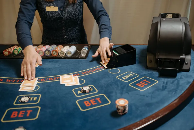 Face-to-Face Fortune: How Live Dealer Games Are Rewriting the Rules of Online Gambling