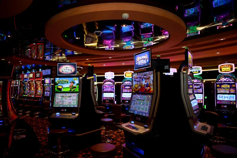 Sports Betting or Slots: Where Does the Smart Money Actually Go?